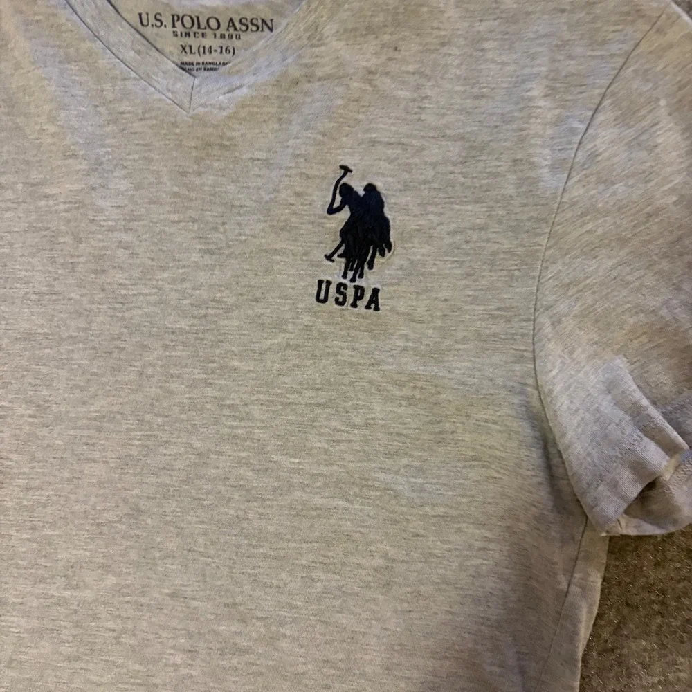 U.S. Polo Assn T-Shirt Kids XL (14-16) Gray V-Neck Big Pony Embroidered Logo - Picture 3 of 8